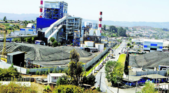 Aseguradoras dejan de respaldar proyectos a carbón y ponen en jaque futuro de esas centrales